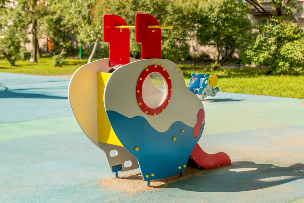 Детский игровой комплекс "подводная лодка с горкой"